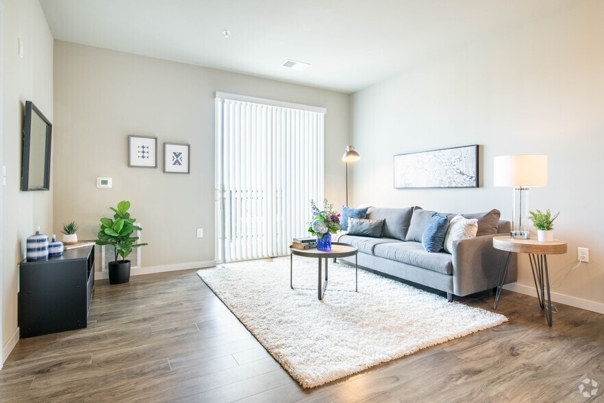 1BR, 1BA - 692SF - Sugar Creek Commons