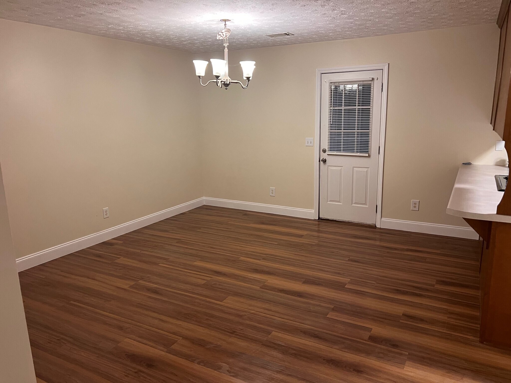 Building Photo - 5115 Twin Oaks Ln