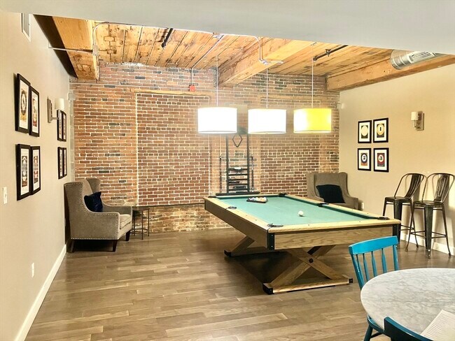 Building Photo - 130 John St