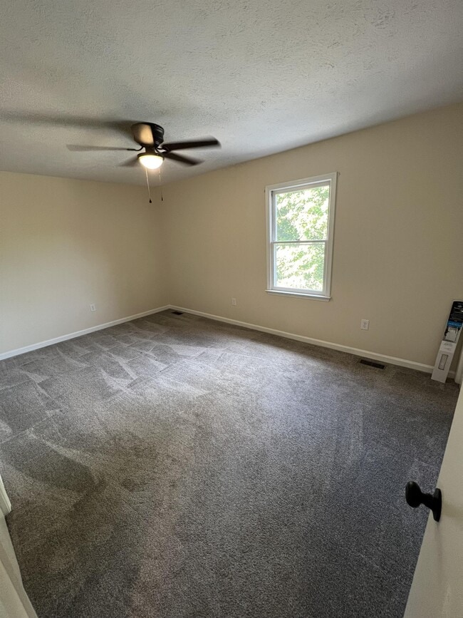 Building Photo - 113 S Vail Dr