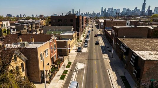 straight access to downtown - 2242 W Grand Ave