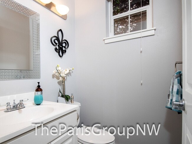 Building Photo - Exceptional Kirkland TH – Gorgeous Upgrade...