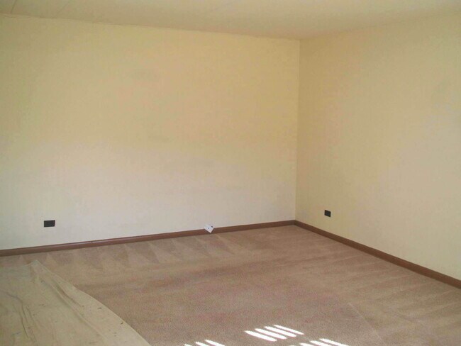 Building Photo - 33 N Clifton Ave