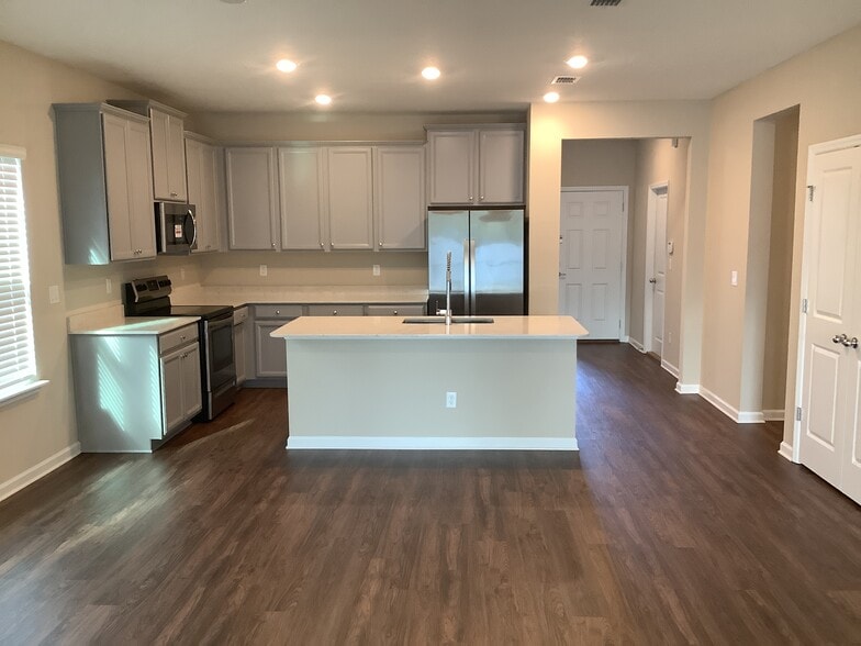 Building Photo - 300 Anastasia Park Rd