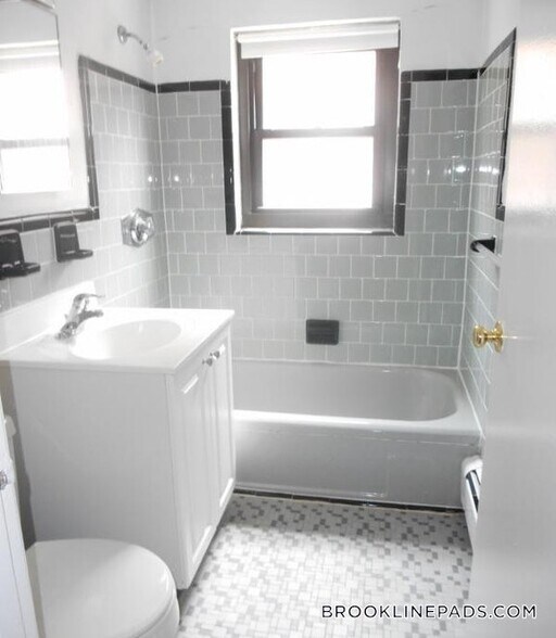 Building Photo - 46 Harvard St