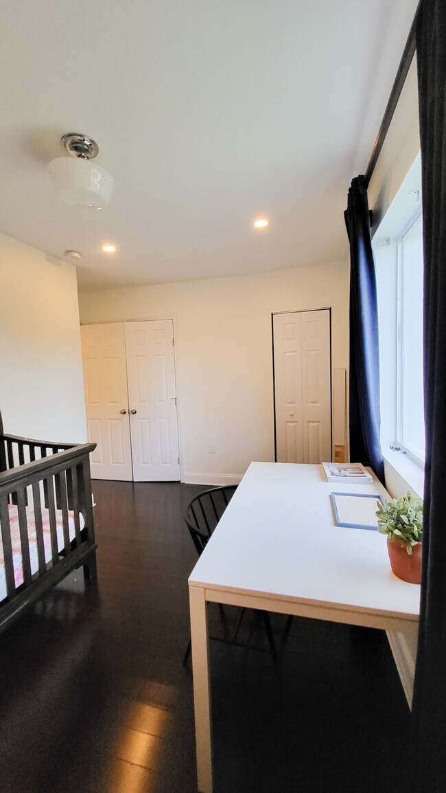 Building Photo - 4000 NW 4th Terrace