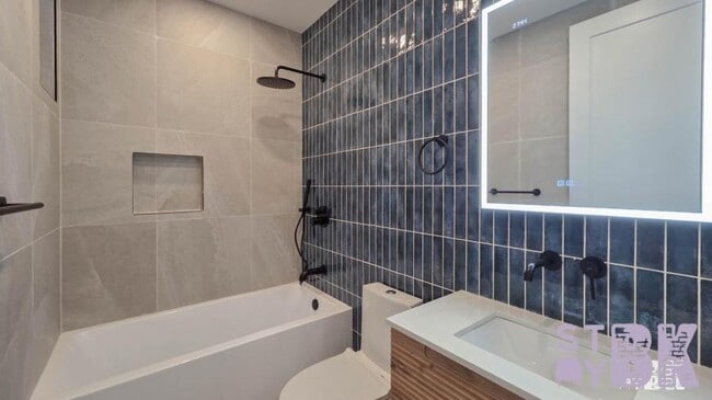 Building Photo - 3 bedroom in Brooklyn NY 11222