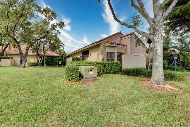 Building Photo - 22667 Meridiana Dr