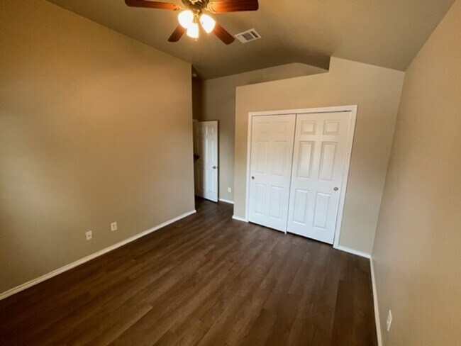 Building Photo - Charming 3-Bedroom, 2-Bath Home in Converse at the Meadows of Copperfield