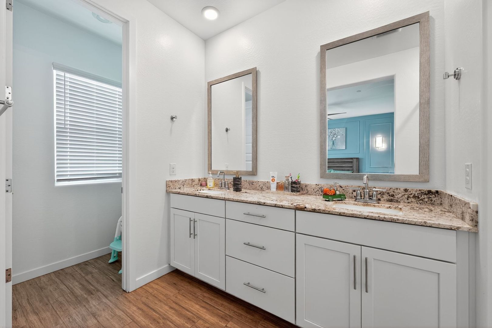 Building Photo - 4077 S Sabrina Dr