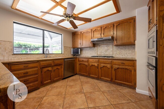 Building Photo - Woodward Park Home, 3BR/2BA, Pool, Spa, Gr...
