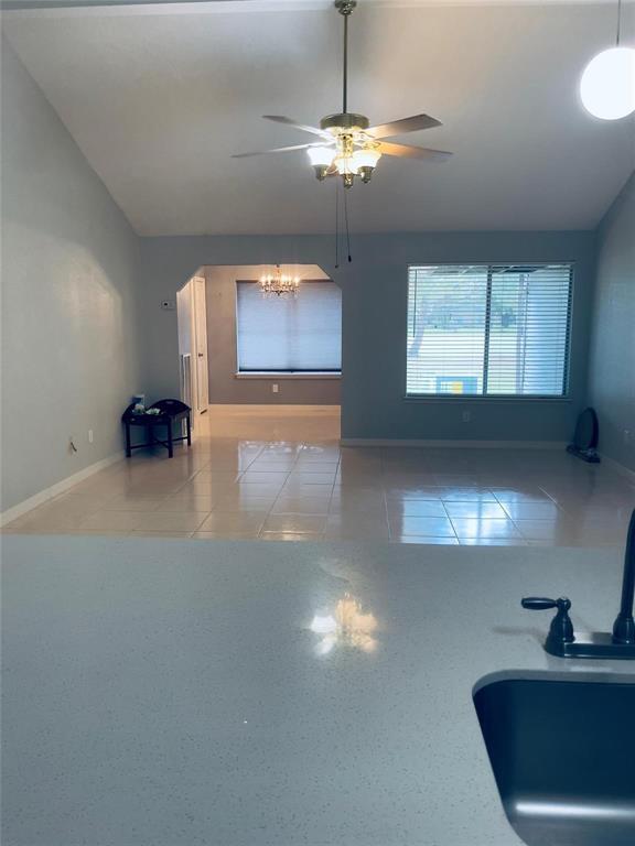 Building Photo - 631 E Country Grove Cir