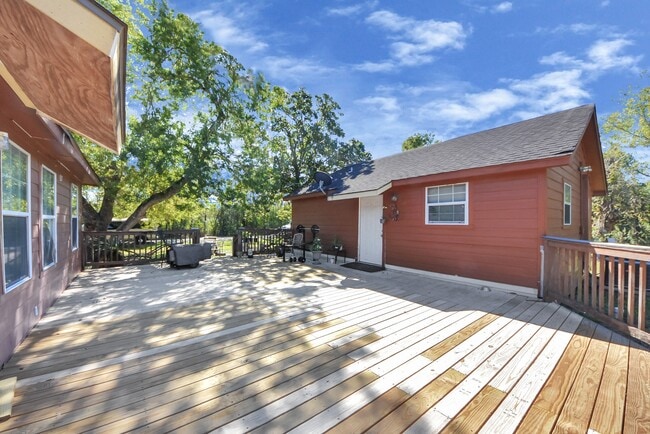 Building Photo - 2510 Delaware Ave