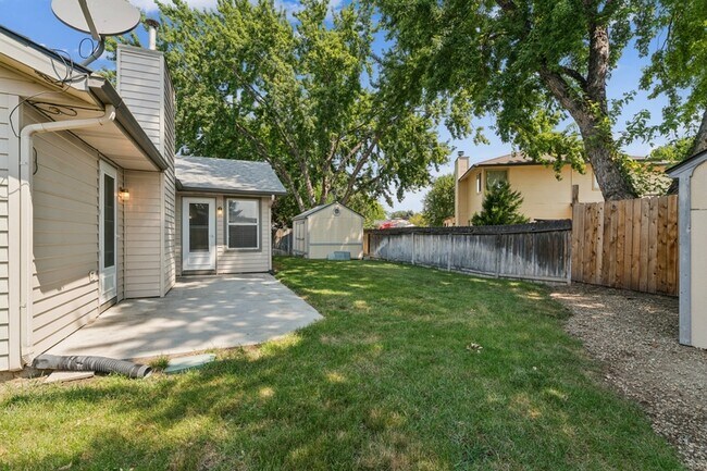 Building Photo - 5360 N Noble Fir Ave