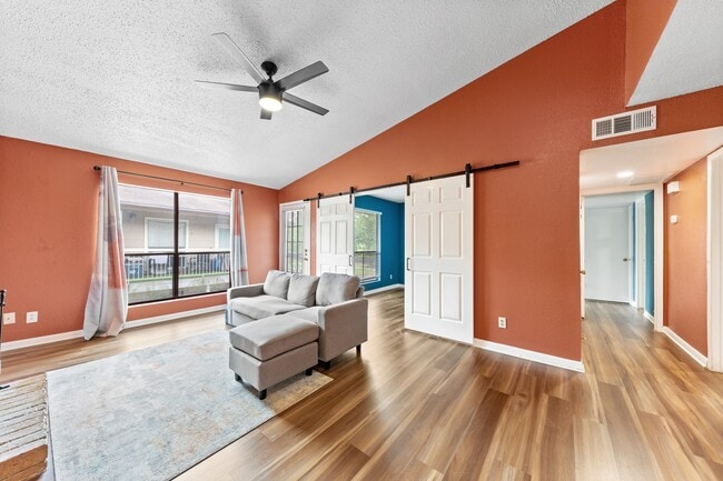 Primary Photo - 2120 Wilcrest Dr