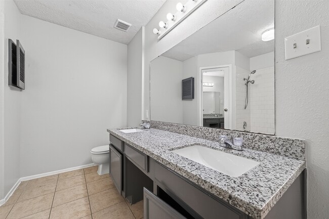 Building Photo - 5205 Beaverbrook Dr