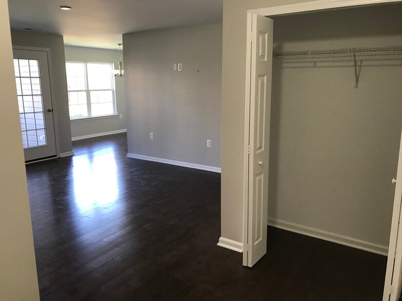 Living Area - 6425 Richmond Hwy