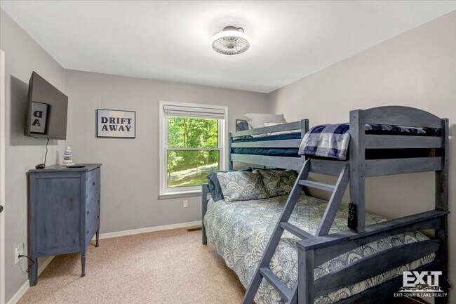 Building Photo - Beautiful Fully Furnished 3 Bed, 2 Bath Ho...
