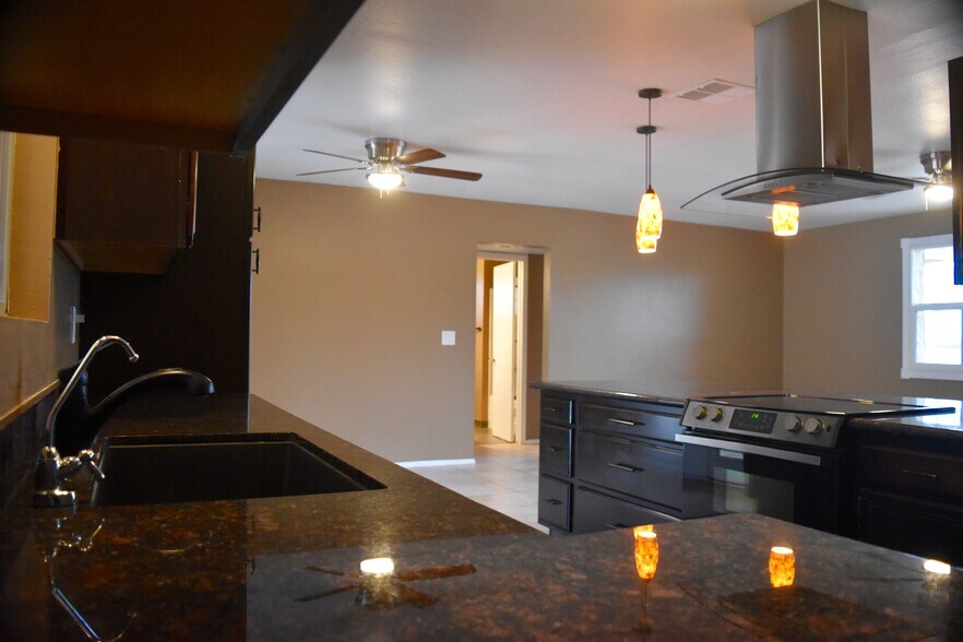 Building Photo - 1119 E Riviera Dr