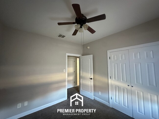 Building Photo - 6942 Lagrange Grove Dr