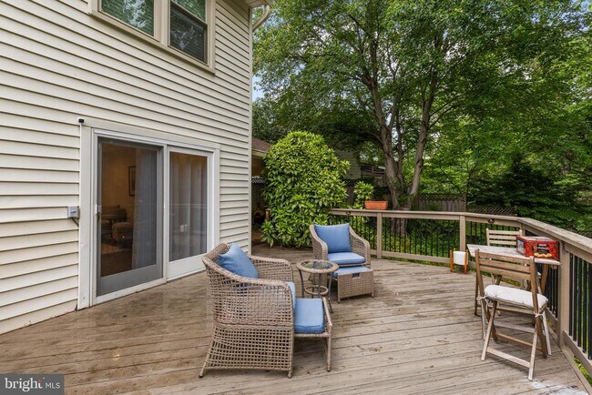 Building Photo - 9830 Meadow Valley Dr