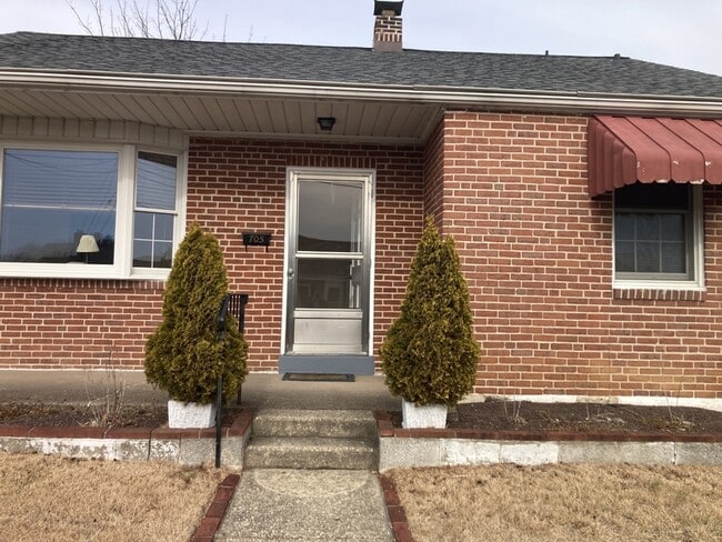 Building Photo - 705 Fallon Ave