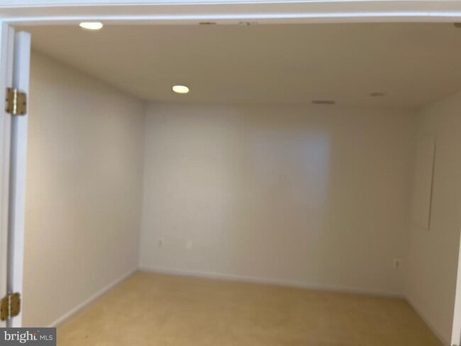 Building Photo - 46728 Hollow Mountain Pl