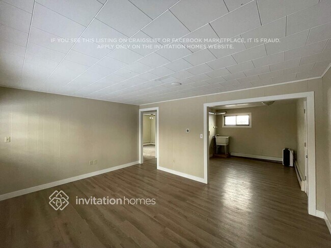 Building Photo - 3085 Upper 76th St E