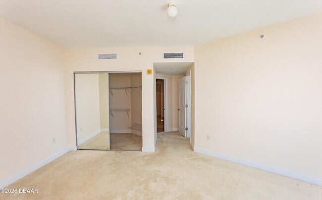 Building Photo - 241 Riverside Dr