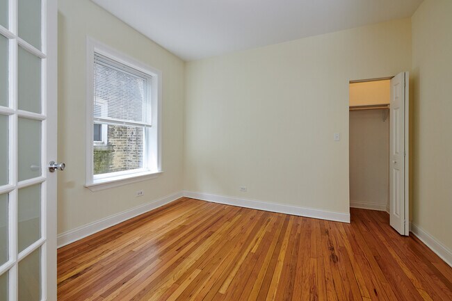 Building Photo - 7209 N Damen Ave
