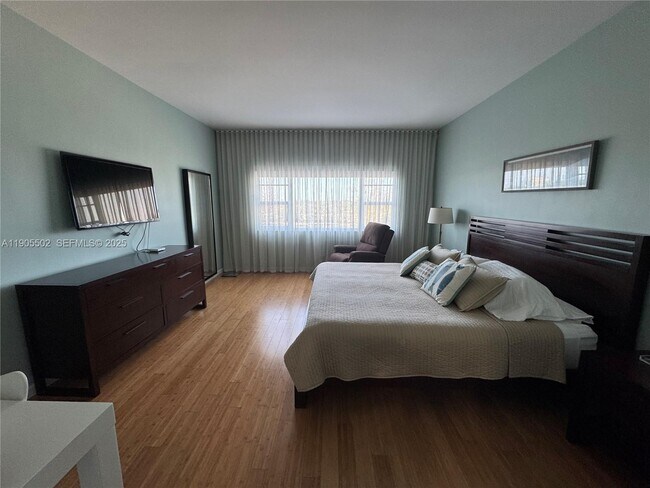 Building Photo - 4925 Collins Ave