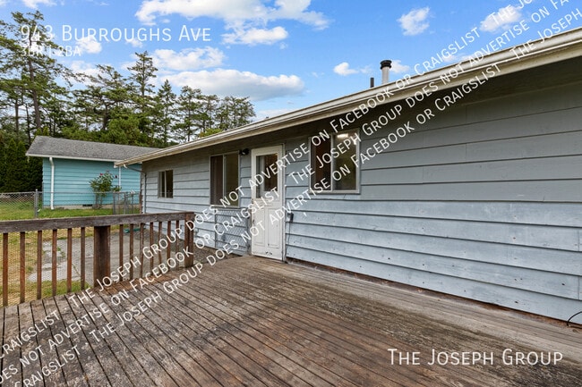 Building Photo - 943 Burroughs Ave