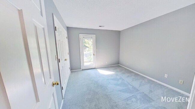 Building Photo - 652 Balfour Rd