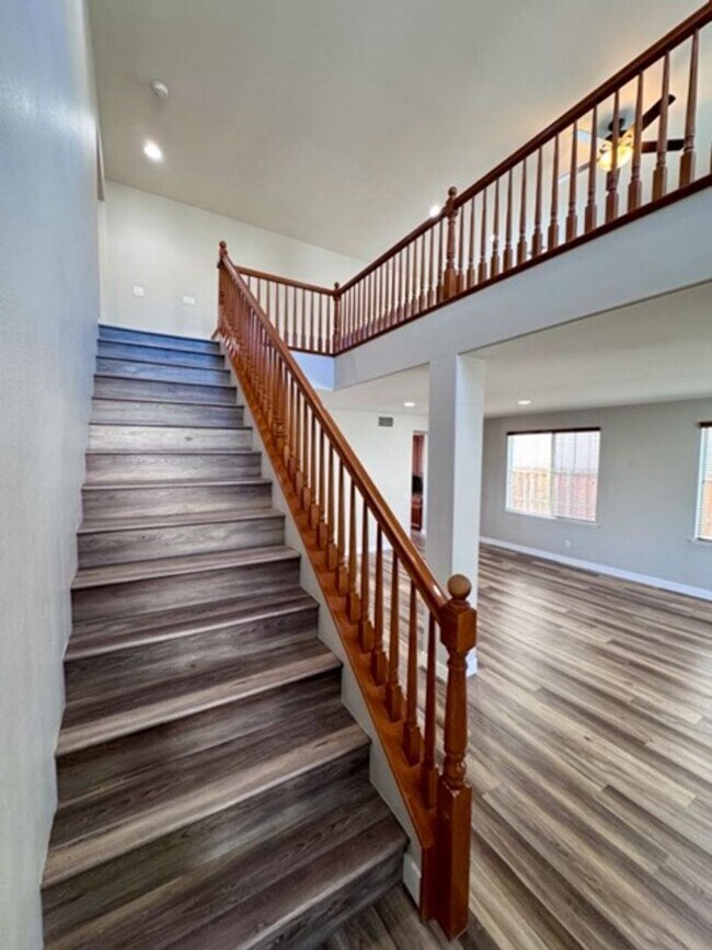 Building Photo - Oversized 5 bedroom Copper Canyon Murrieta...
