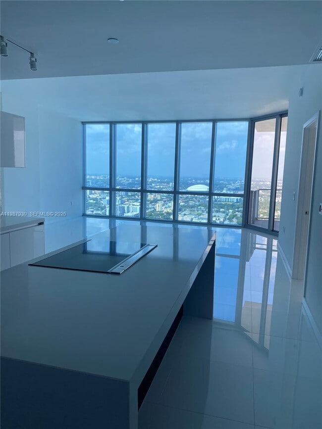 Building Photo - 851 NE 1st Ave