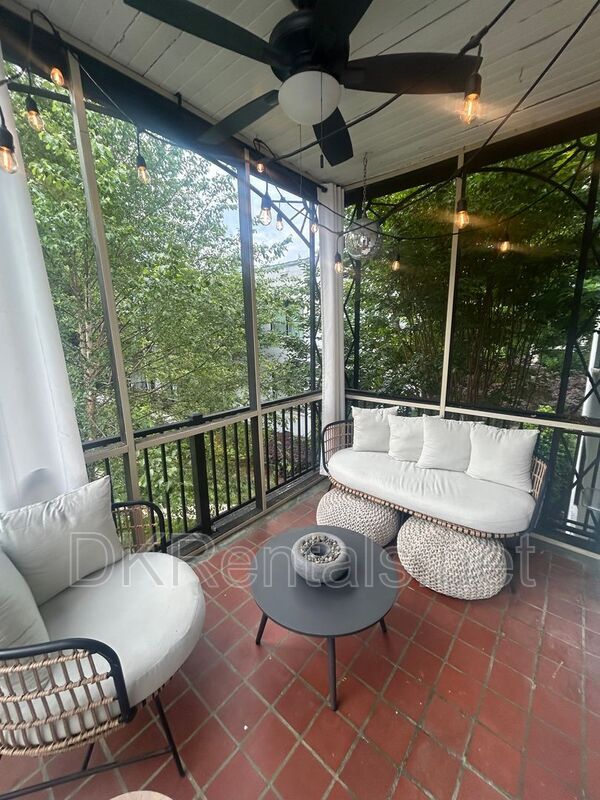 Building Photo - 128 Peachtree Memorial Dr NW
