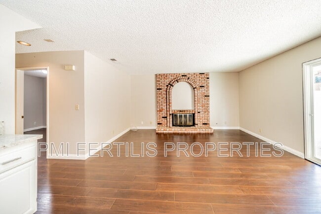 Building Photo - 1229 Hibiscus St