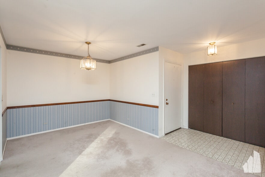 Building Photo - 2630 Northampton Dr