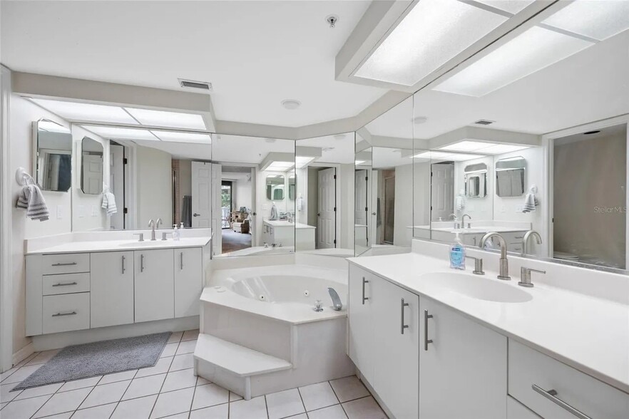 Building Photo - 6650 Sunset Way