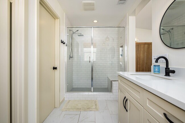 Building Photo - 12613 Sylvanus Dr