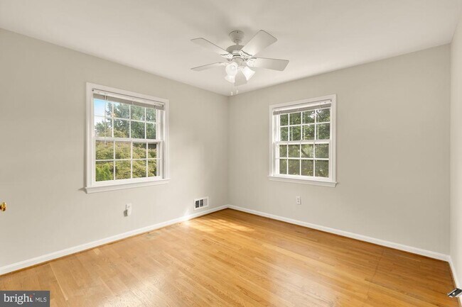 Building Photo - 11000 Rosemont Dr