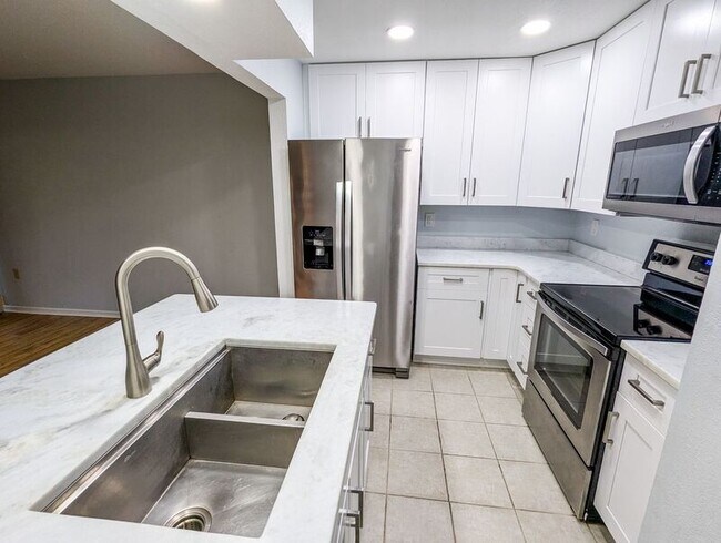 Building Photo - 160 Live Oak Woods Ct