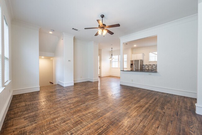 Building Photo - Beautiful Tuscan feel Condo Lower Greenville area