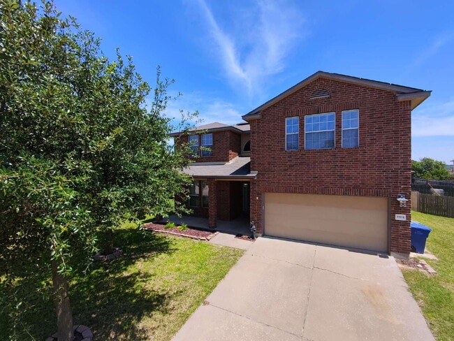 Building Photo - "Spacious 5-Bedroom Oasis with Pool on Gri...