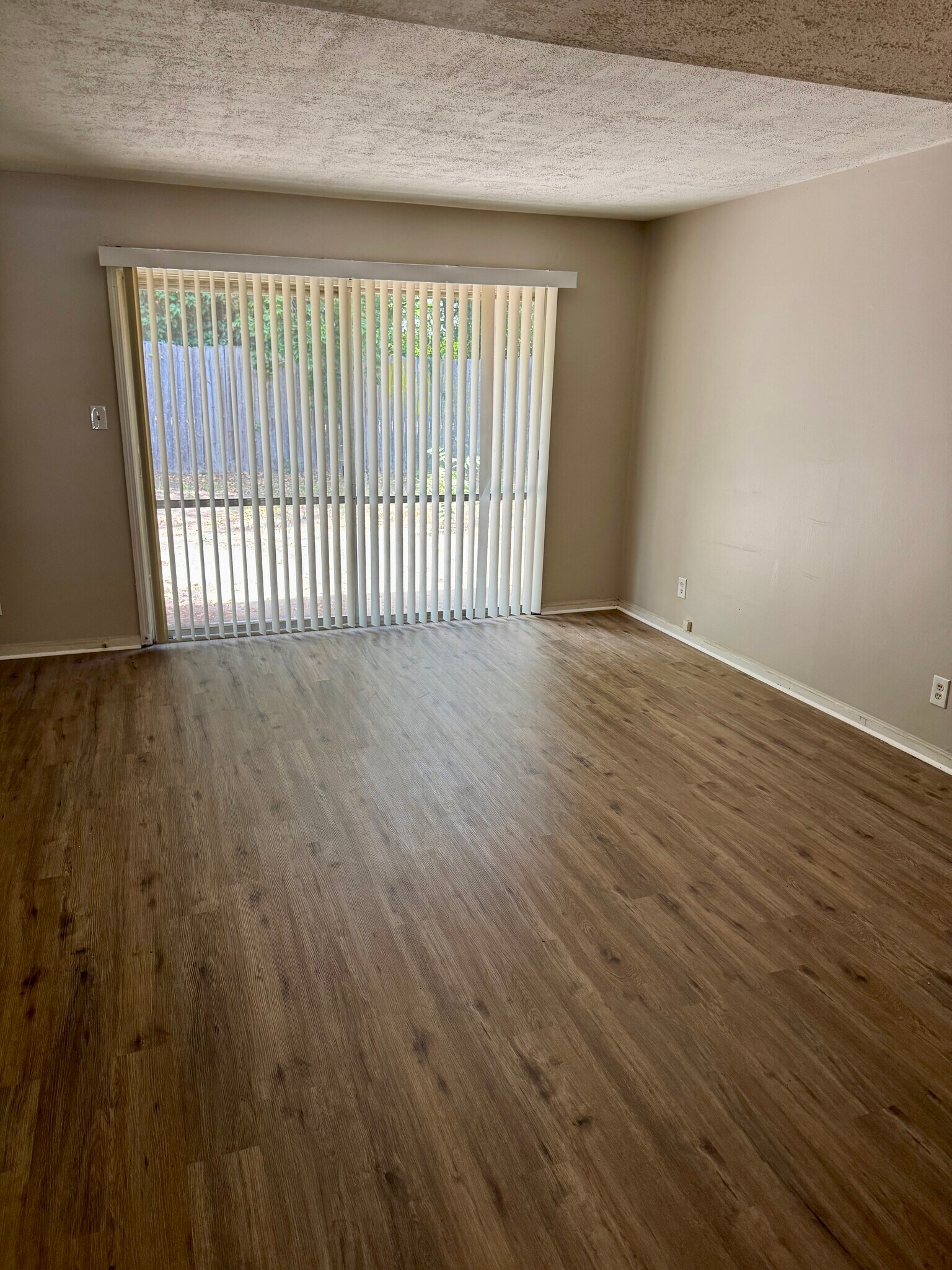 Building Photo - 158 Kenmore Pl