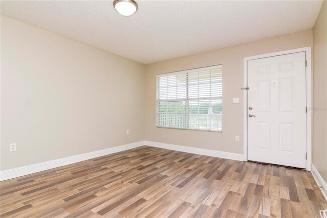 Building Photo - 203 Lake Parsons Green