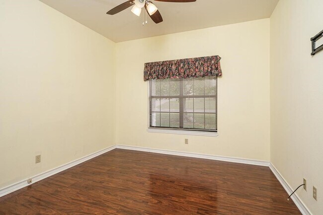 Building Photo - 108 Holly Hill Dr