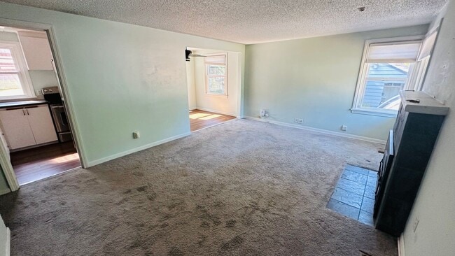 Building Photo - Cozy Midcentury Cottage with AC for Rent in Skyway