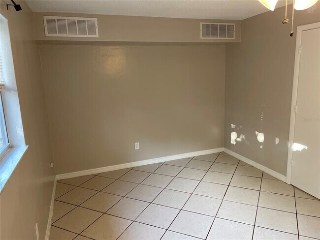 Building Photo - 702 Heritage Ln