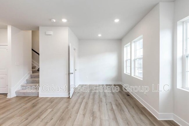 Building Photo - 2273 Marcy Dr